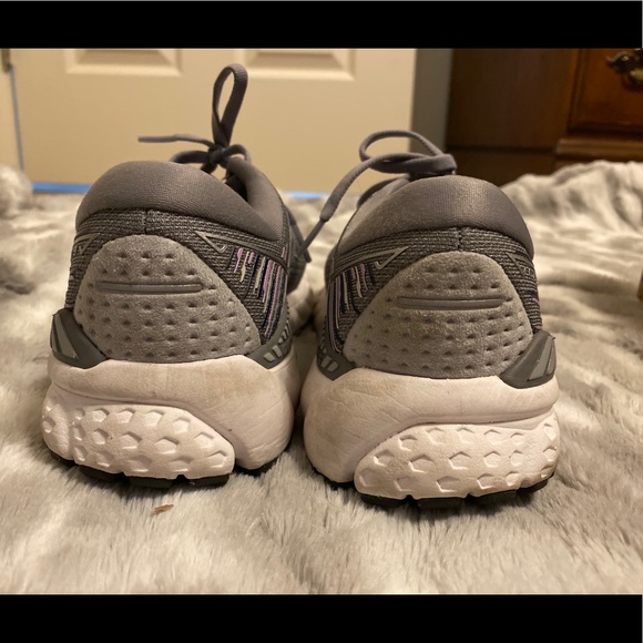 Slightly used Brooks Adrenaline GTS 19 - Picture 5 of 5